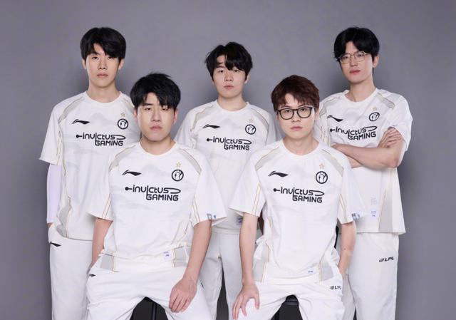 宁王评价IG实力，直言队内几张脸一看就很强，但上下限都望不到头