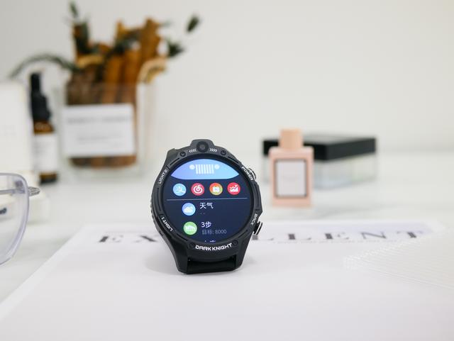 双摄像头可拍照，64GB+触摸屏的手表你见过吗？Jeep黑骑士评测