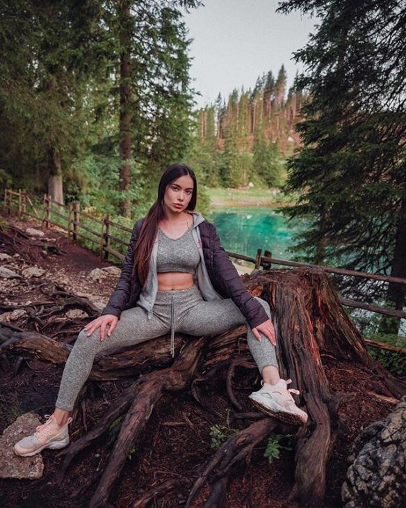 蜜瓜美臀+“胸”猛欧派!意大利辣妹Eleonora性感私照