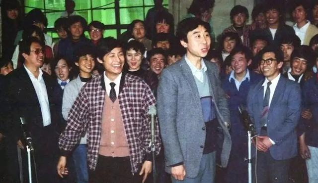 牛群终于坦白真相！说出不再与冯巩合作的原因，每到春晚必出事