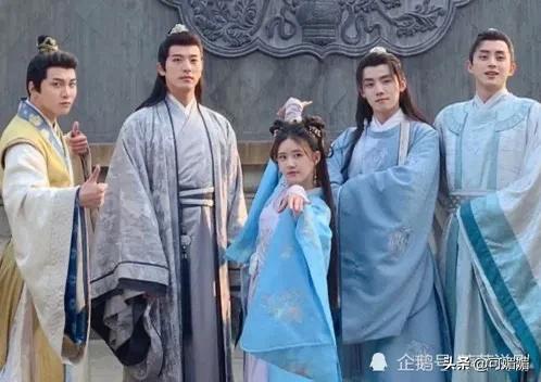 编剧祝明怒怼赵露思后发文回应：娱乐圈的争议风暴