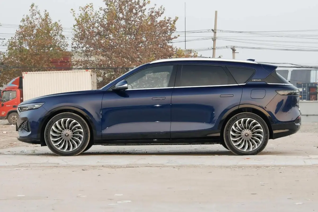 岚图FREE是真良心，终端优惠6万起步，30万以内落地你买吗？