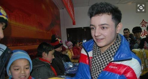 著名童星阿尔法18岁“秃顶”颜值堪忧，如今植发成功帅出新高度