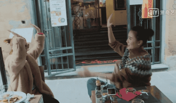 42岁仍未婚的小宋佳，综艺败坏路人缘，与名导张黎的感情成黑历史