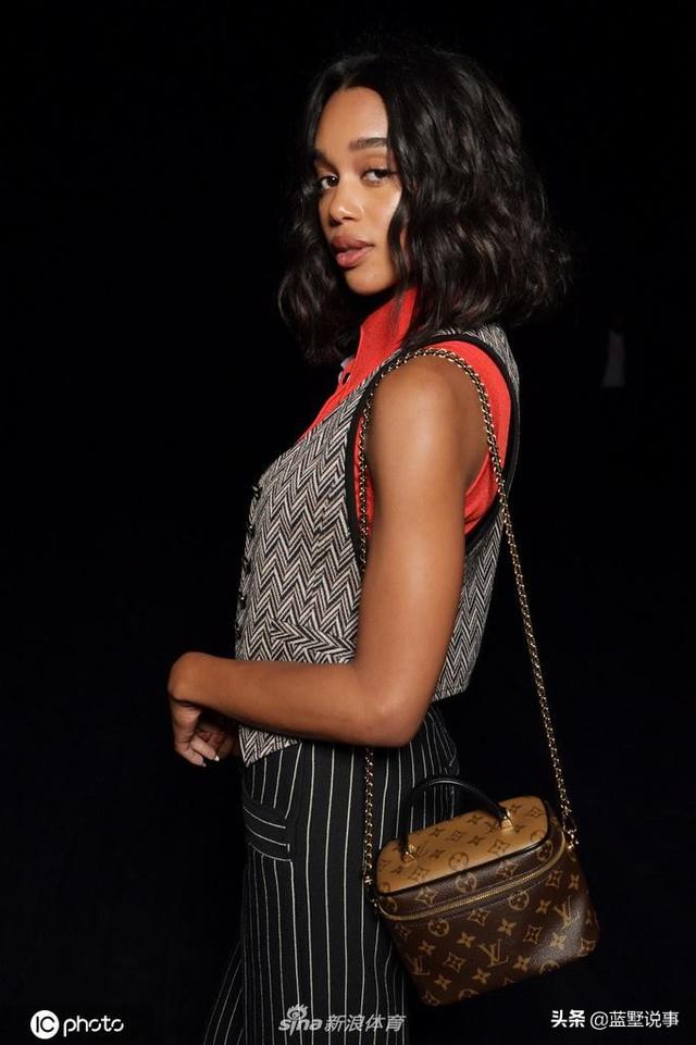 美国黑人女明星劳拉·海瑞尔,曾与NBA球星汤神汤普森牵过手