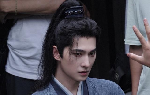 杨洋高马尾造型引爆网络，雨霖铃幕后故事曝光，网友：期待值拉满