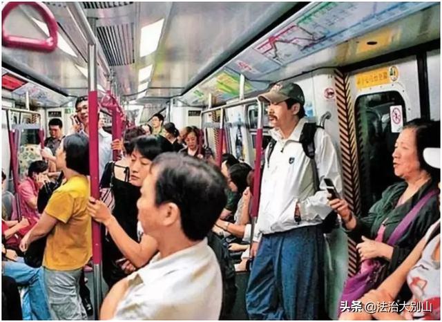 看完王菲、马云的微博才明白：一个人越缺什么，越炫耀什么