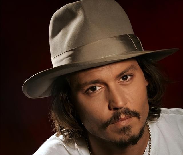 杰克船长：约翰尼·德普的精彩诠释，塑造了最具魅力的海盗角色