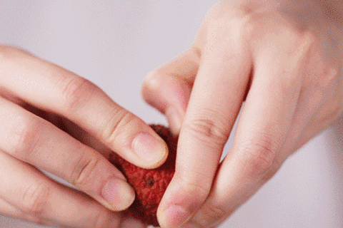 夏来吃荔枝，好味别多吃