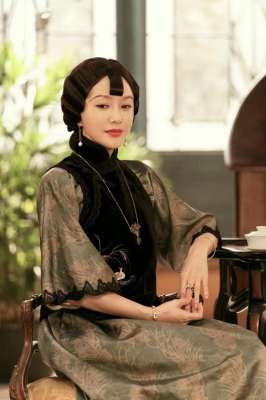 秦岚最近热播的电视剧是什么(电视剧《传家》正在热播 秦岚实力演绎宠妹狂魔获认可)