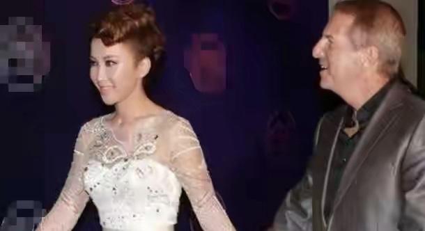 46岁李玟近照认不出，五官大变与舞台上判若两人，感情状态再引猜疑