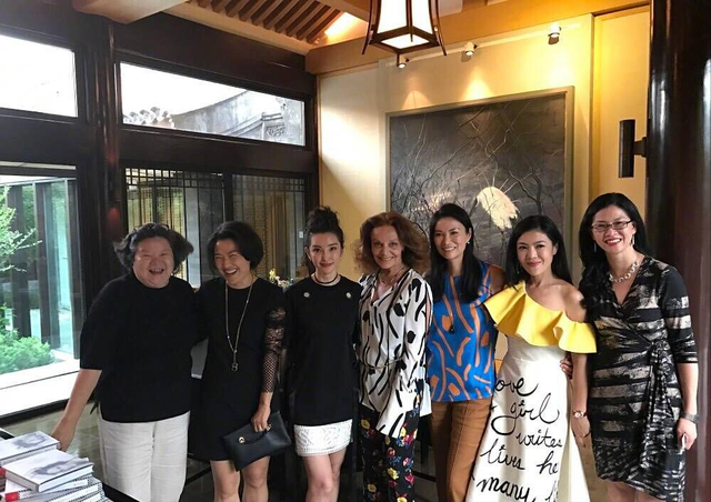 “名门痞女”洪晃：跟外交部打官司，因一辆加长林肯车看透陈凯歌