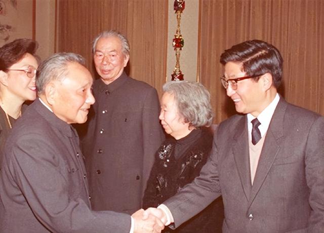 94年邓小平最后一次来上海，离开前对黄菊说：这是上海最后的机遇