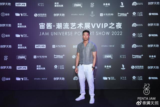 男人味十足！洪金宝42岁小儿子罕见晒照，外型壮硕兼一身小麦肤色