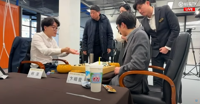 卑鄙是卑鄙者的通行证 高尚是高尚者的墓志铭