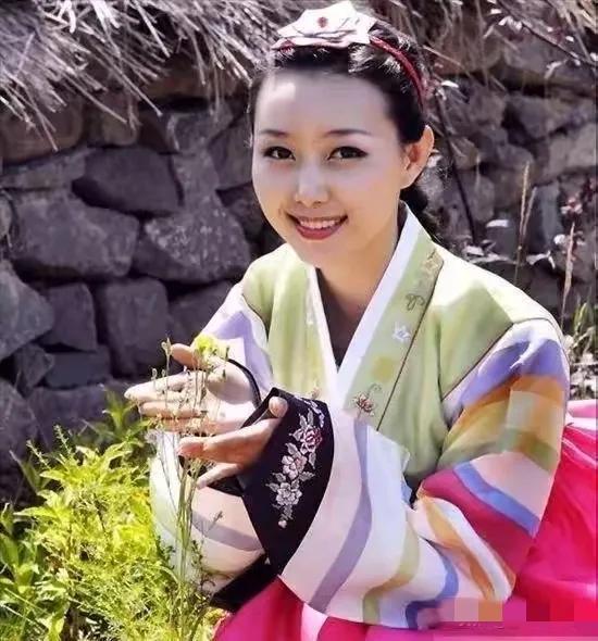 朝鲜之花惊艳全球：美丽背后的传奇故事