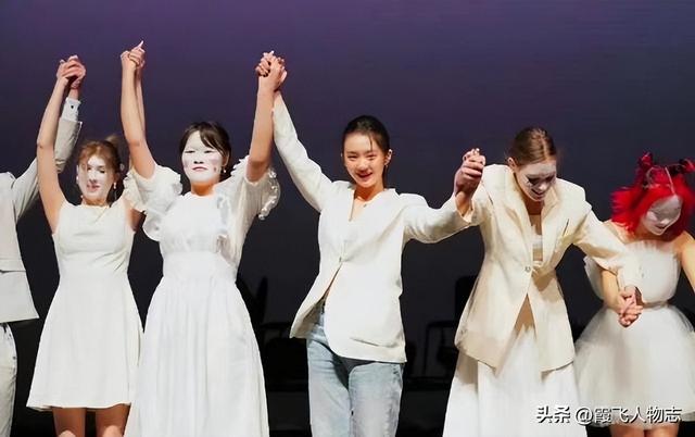 在图书馆乱性的“文盲”黄多多，得奖和成长过程，像李天一？