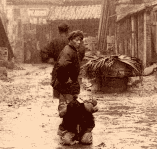 【晚清风情录】老照片中的花楼女子丰乳肥臀，30张尽显绝代风姿