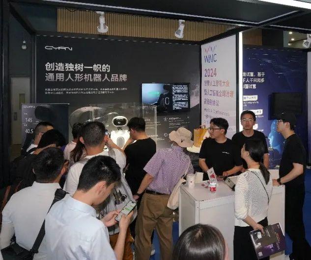 而立之年在徐汇创业逐梦，他开发了“直膝行走机器人”