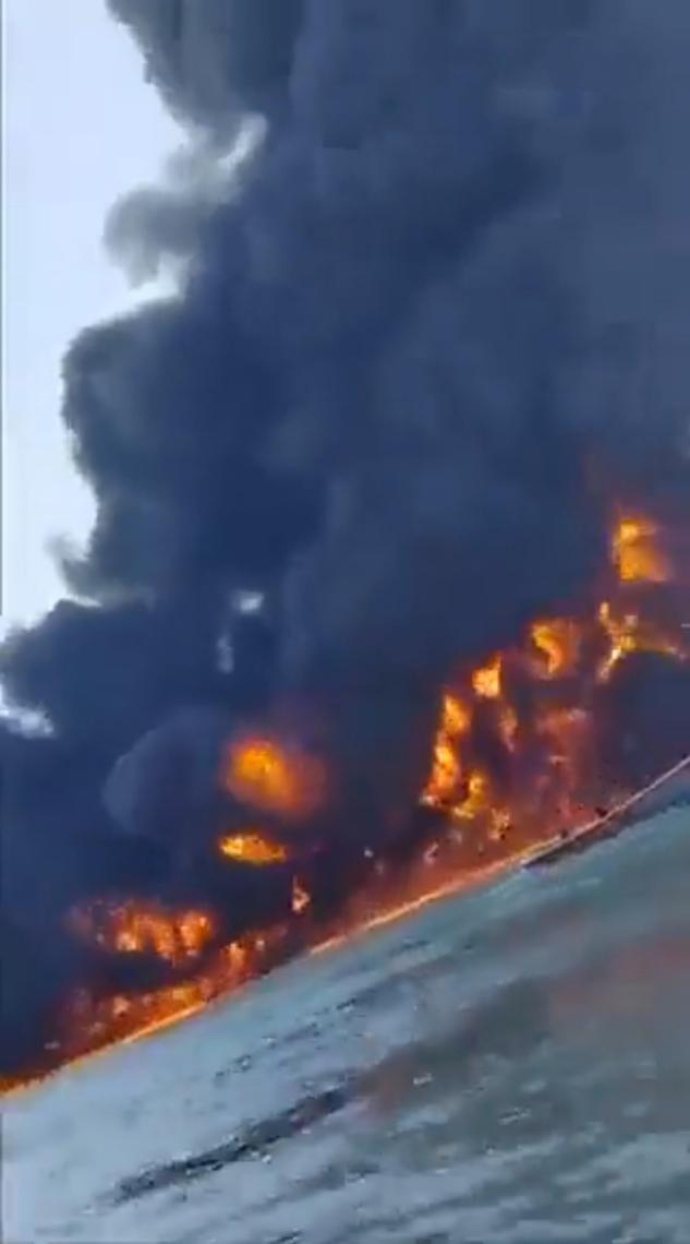 外媒：巴基斯坦瓜达尔港突发大火，多艘船只军舰或被焚毁