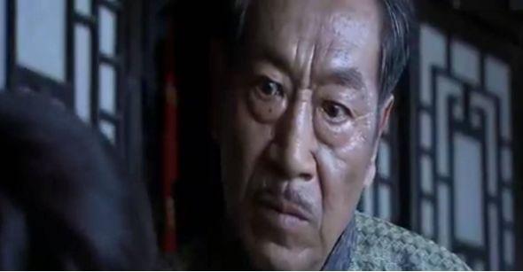 73岁老戏骨仍拍戏，二婚娶小37岁娇妻，全家福曝光儿子比老婆老