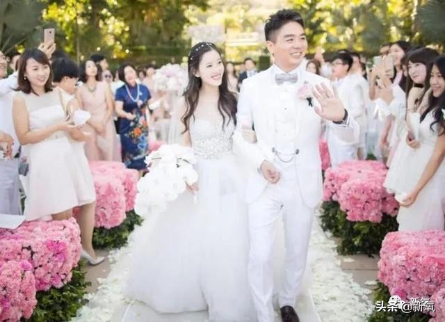 网红10年：凤姐死了李佳琦活了，薇娅直播20分钟卖出814套房