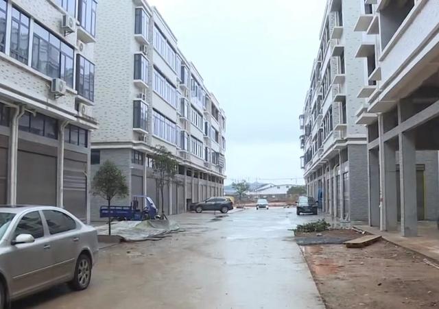 嫌儿媳好吃懒做，婆家有钱也不给孙子看病，儿子夹在中间无计可施