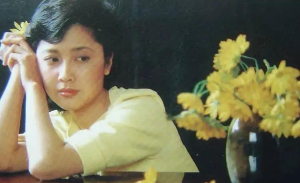 朱琳：嫁给圈外丈夫，结婚43年无儿无女，72岁风采依旧