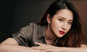 亚洲黄色三级片(经典国产大尺度三级片《3D玉蒲团》，曾轰动一时。不知你是否看过)