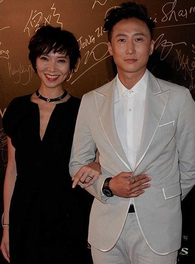 男人味十足！洪金宝42岁小儿子罕见晒照，外型壮硕兼一身小麦肤色