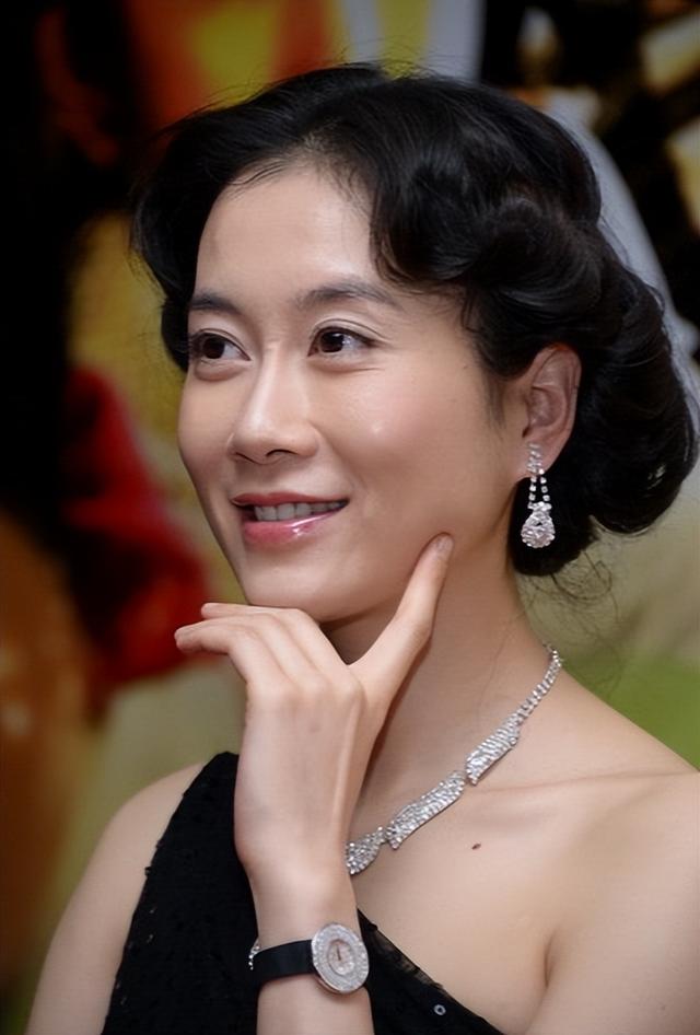 有人背景通天，有人硬刚资本？这几位女星根本不怕潜规则！