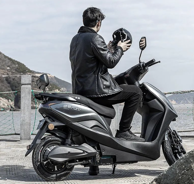 最大续航218公里,动力强,爬坡力足,绿驹KU19电摩测评