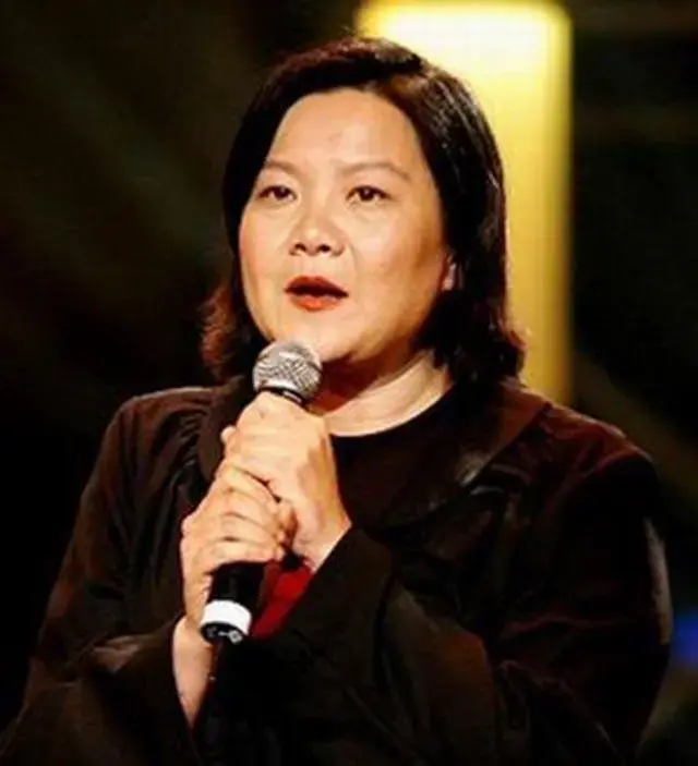 “名门痞女”洪晃：跟外交部打官司，因一辆加长林肯车看透陈凯歌