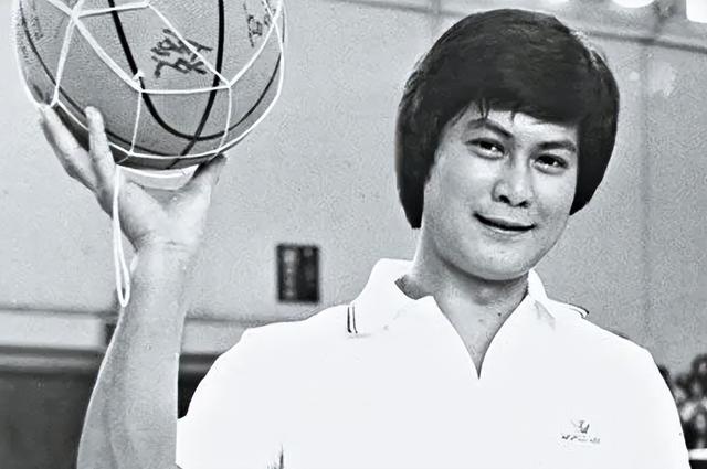 邓光荣：与霍英东平起平坐，和向华强硬刚，却在王家卫身上栽跟头