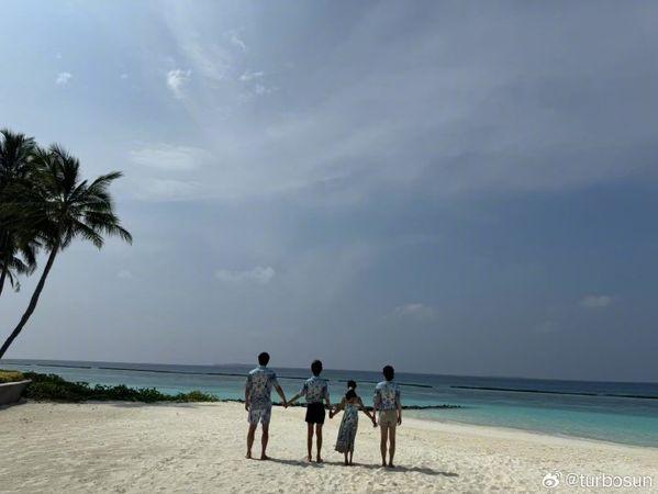 孙俪结婚15年庆水晶婚！　同天「邓超46岁生日」…夫妻热舞片闪瞎