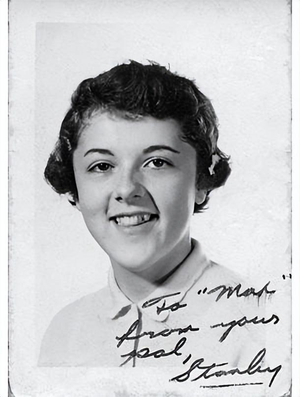 1973年，12岁的奥巴马第一次见到父亲拍合影，老奥巴马也是个人物