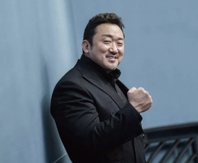 51岁马东锡迎娶小17岁女友，200斤猛男与神颜健身教练，被赞绝配