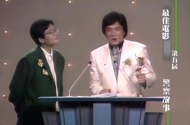 破防了！成龙近照断崖式衰老，头发花白老态龙钟，网友：接受不了