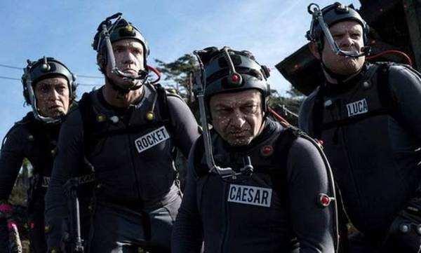 《猩球崛起》三部曲，两大智慧种族碰撞，人类是怎么把自己作没的