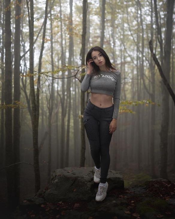 蜜瓜美臀+“胸”猛欧派!意大利辣妹Eleonora性感私照