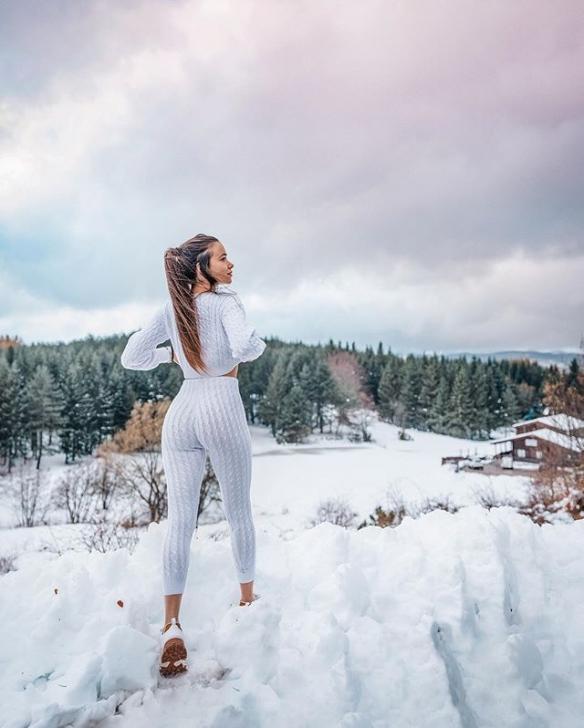 蜜瓜美臀+“胸”猛欧派!意大利辣妹Eleonora性感私照