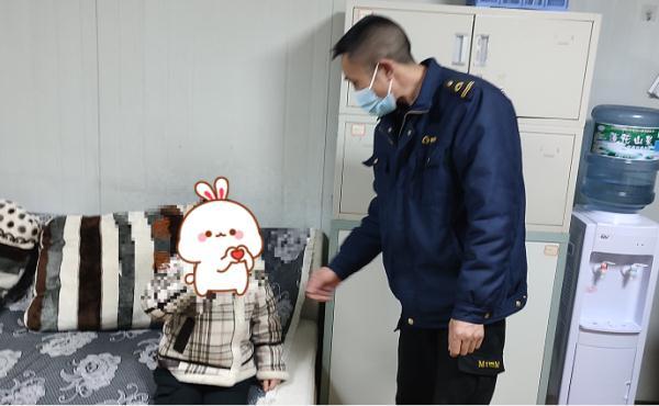 爸爸生病住院，贵阳7岁小女孩主动送饭！结果却迷路了……