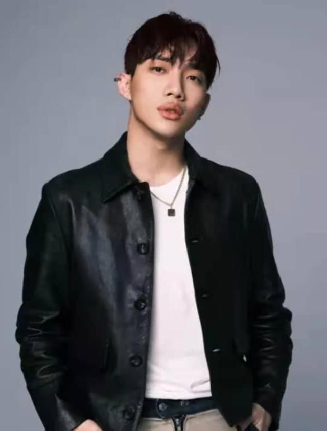 歌手陈奕凡私密视频泄露，48秒浴室片段被疯传，录像人是他的女伴