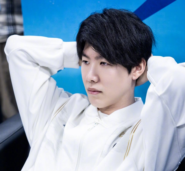 宁王评价IG实力，直言队内几张脸一看就很强，但上下限都望不到头