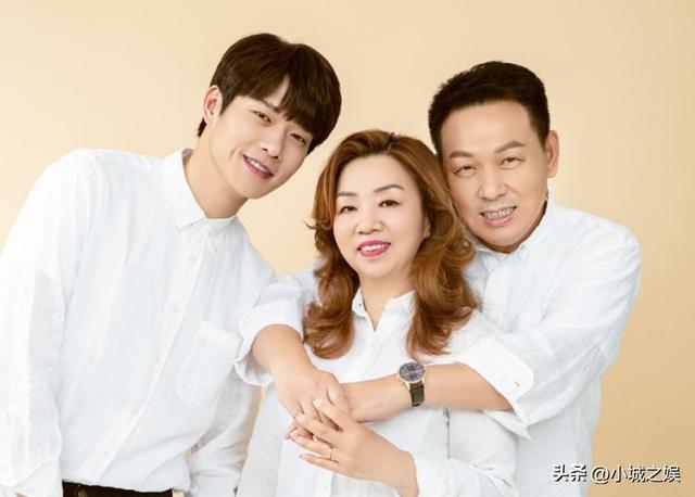 魏大勋这次是真的火了!家庭背景强大,出道15年多次因绯闻上热搜