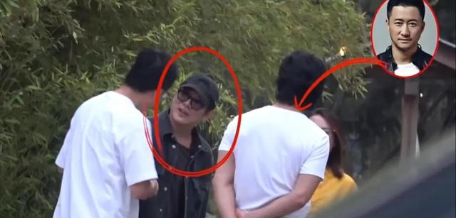 吴京春节拜访朋友，与李连杰等武术界大咖重逢，师父吴斌坐C位