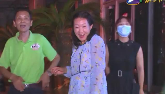 49岁大姐相亲惊现床友!床上竟然藏男人,真的只是租床位吗?