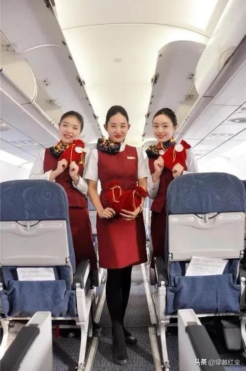 空姐上班告别高跟鞋，高跟鞋被打工人抛弃了？