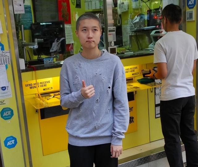 成龙的一双儿女：一个自甘堕落一个放飞自我，终是年少风流惹的祸