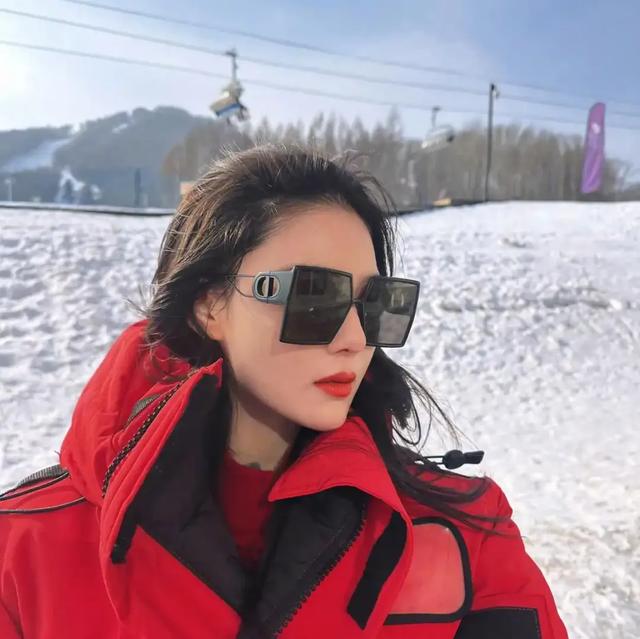 张馨予一个月胖了9斤！昔日她是身材火辣性感女神